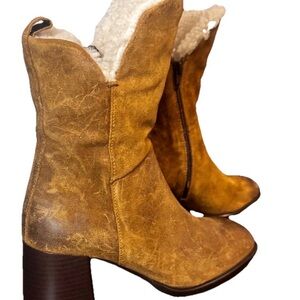 Cozy Genuine Shearling-Lined Brown Leather Heeled Boots Size 7